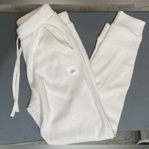 Alo Yoga Muse Sweatpants